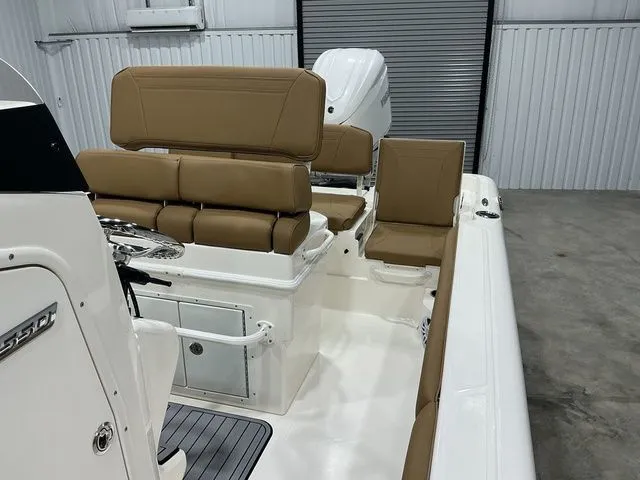 Slide: The Image of Skeeter SX2550 2026 - 18