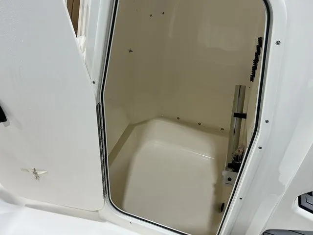 Slide: The Image of Skeeter SX2550 2026 - 20