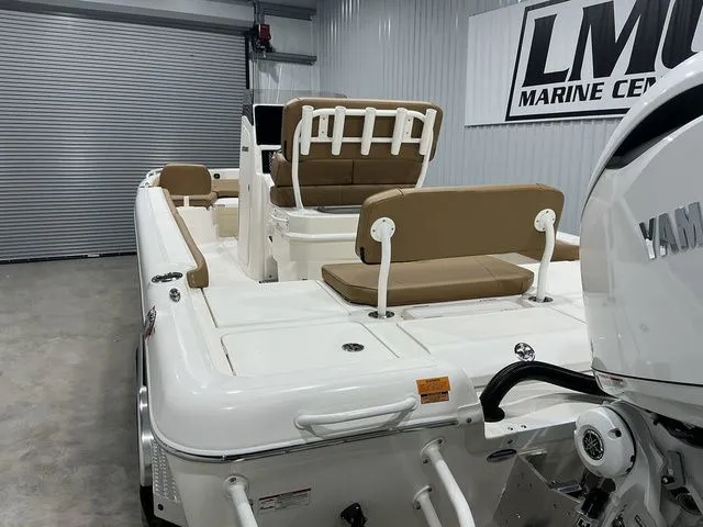 Slide: The Image of Skeeter SX2550 2026 - 22