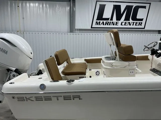 Slide: The Image of Skeeter SX2550 2025 - 11