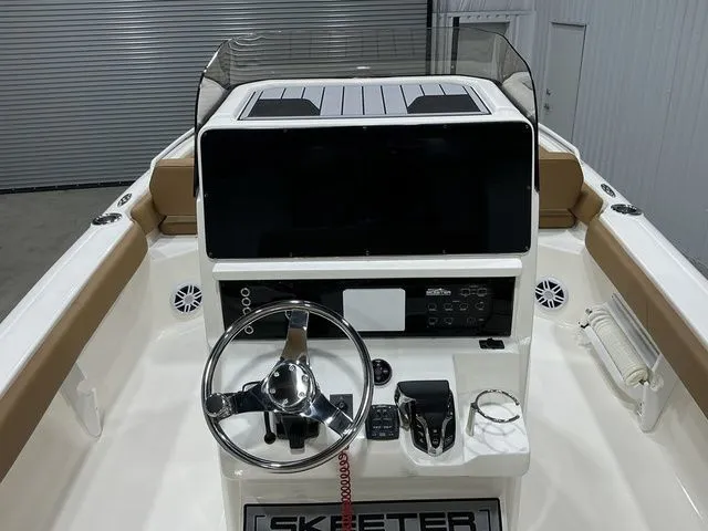 Slide: The Image of Skeeter SX2550 2025 - 12