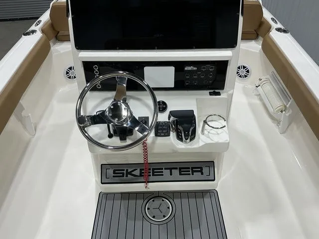 Slide: The Image of Skeeter SX2550 2025 - 13