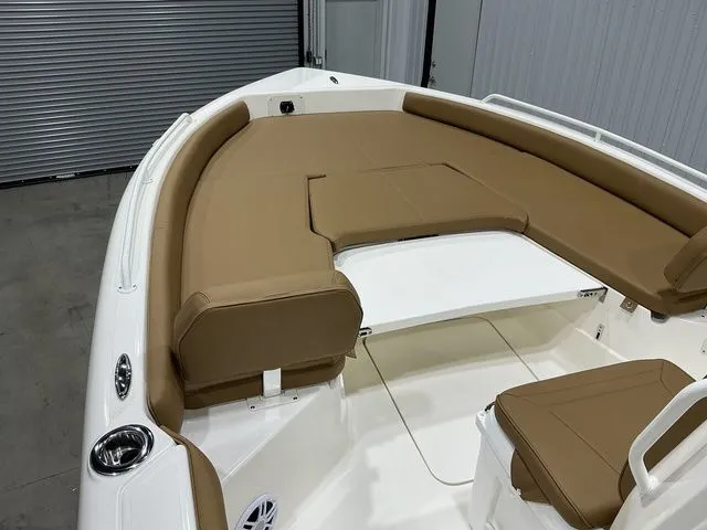 Slide: The Image of Skeeter SX2550 2025 - 15