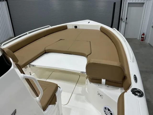 Slide: The Image of Skeeter SX2550 2025 - 16