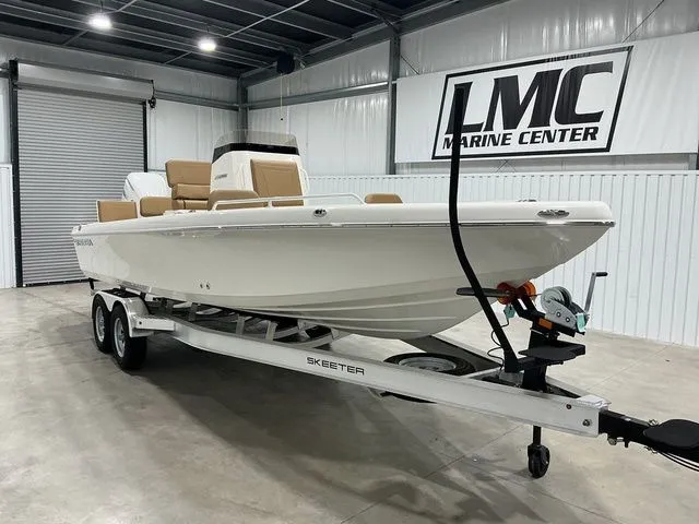 Slide: The Image of Skeeter SX2550 2025 - 4