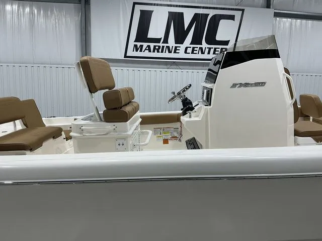 Slide: The Image of Skeeter SX2550 2025 - 9