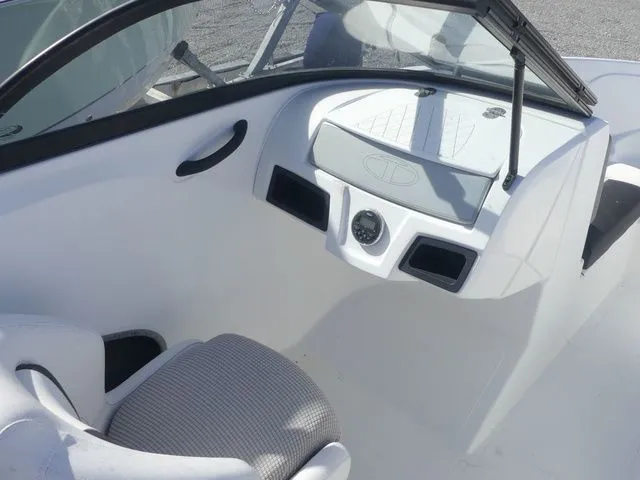 Slide: The Image of Tahoe 450 TS 2019 - 17