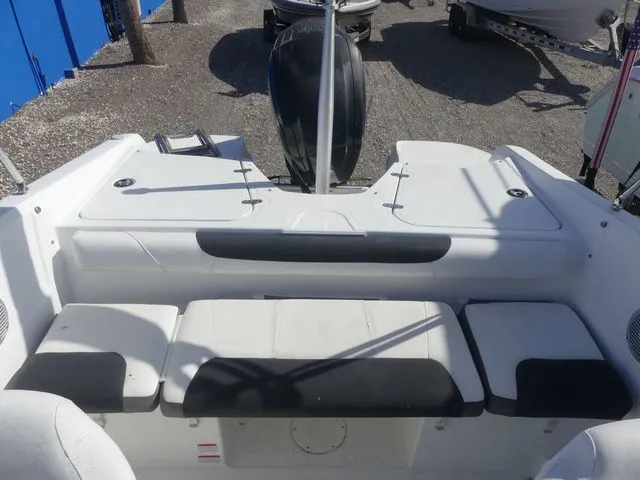 Slide: The Image of Tahoe 450 TS 2019 - 18