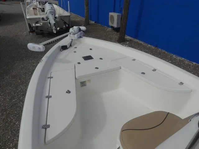 Slide: The Image of NauticStar 2140 Shallow Bay 2019 - 13