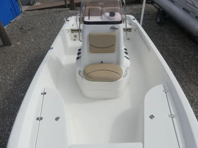 Slide: The Image of NauticStar 2140 Shallow Bay 2019 - 15