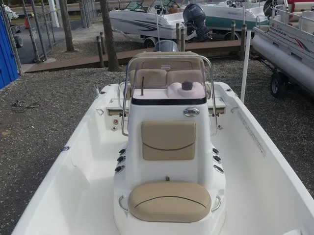 Slide: The Image of NauticStar 2140 Shallow Bay 2019 - 16