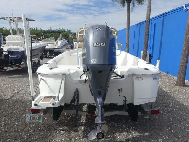 Slide: The Image of NauticStar 2140 Shallow Bay 2019 - 5