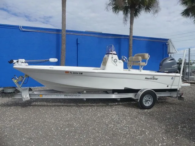 Slide: The Image of NauticStar 2140 Shallow Bay 2019 - 7