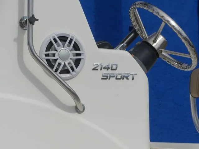 Slide: The Image of NauticStar 2140 Shallow Bay 2019 - 9