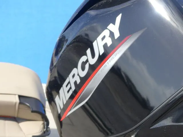 Slide: The Image of Tracker Bass Tracker Classic Limited 2026 - 10