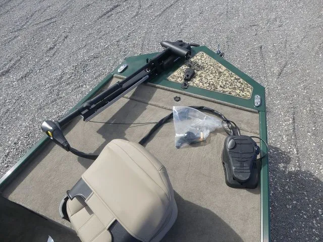 Slide: The Image of Tracker Bass Tracker Classic Limited 2026 - 12