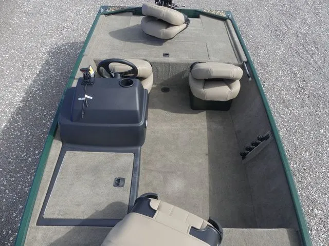 Slide: The Image of Tracker Bass Tracker Classic Limited 2026 - 14