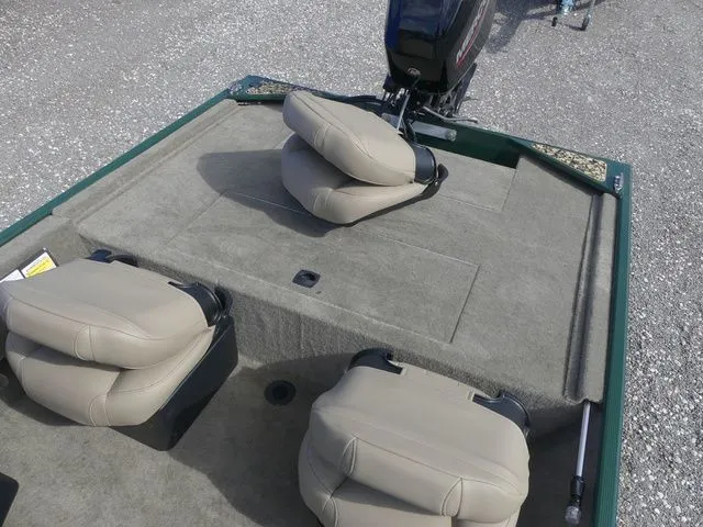 Slide: The Image of Tracker Bass Tracker Classic Limited 2026 - 15