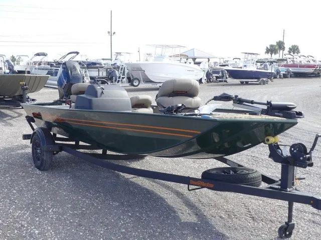 Slide: The Image of Tracker Bass Tracker Classic Limited 2026 - 3