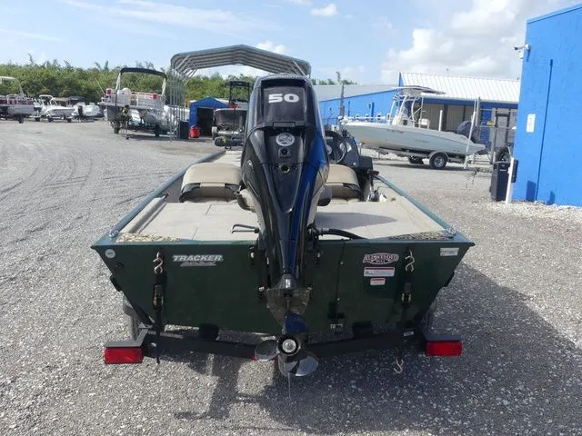 Slide: The Image of Tracker Bass Tracker Classic Limited 2026 - 5