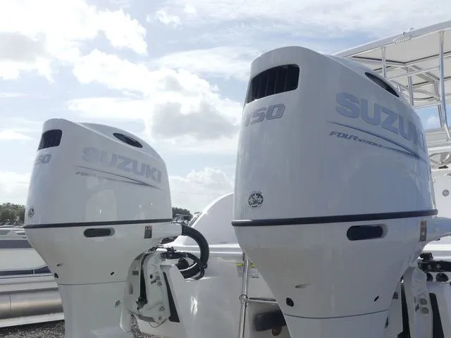 Slide: The Image of Twin Vee 240 STX 2026 - 10