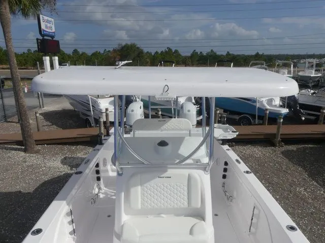 Slide: The Image of Twin Vee 240 STX 2026 - 14