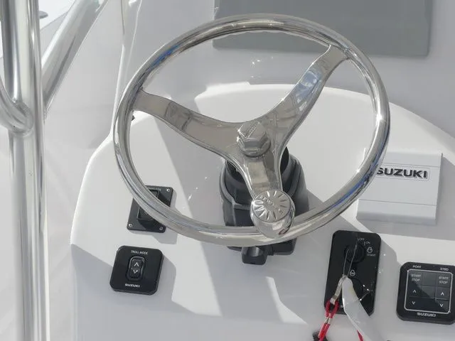 Slide: The Image of Twin Vee 240 STX 2026 - 22