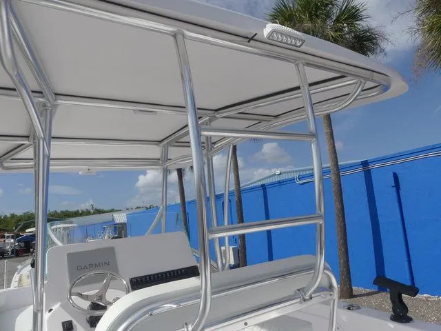 Slide: The Image of Twin Vee 240 STX 2026 - 23