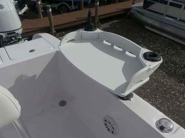 Slide: The Image of Twin Vee 240 STX 2026 - 24