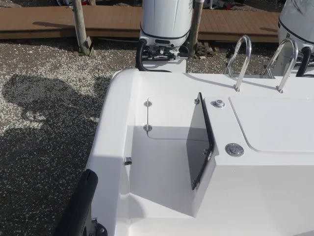 Slide: The Image of Twin Vee 240 STX 2026 - 26