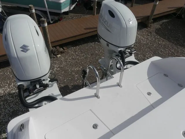 Slide: The Image of Twin Vee 240 STX 2026 - 27