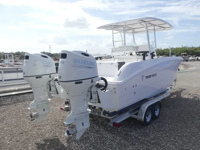 Slide: The Image of Twin Vee 240 STX 2026 - 4