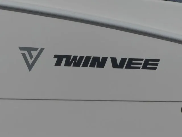 Slide: The Image of Twin Vee 240 STX 2026 - 8