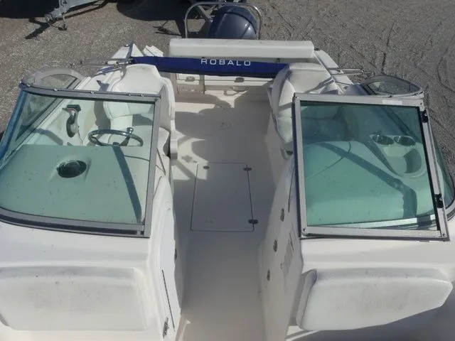 Slide: The Image of Robalo R227 Dual Console 2015 - 10