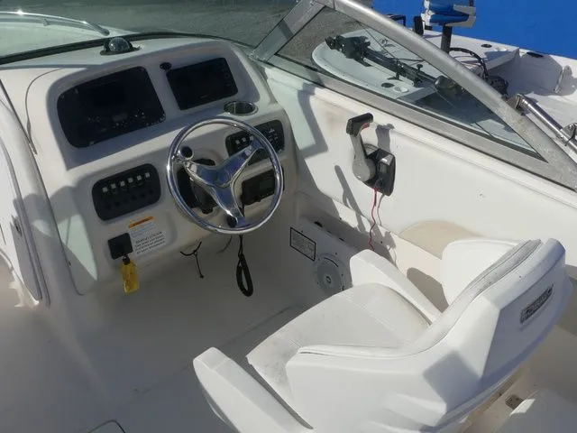 Slide: The Image of Robalo R227 Dual Console 2015 - 11