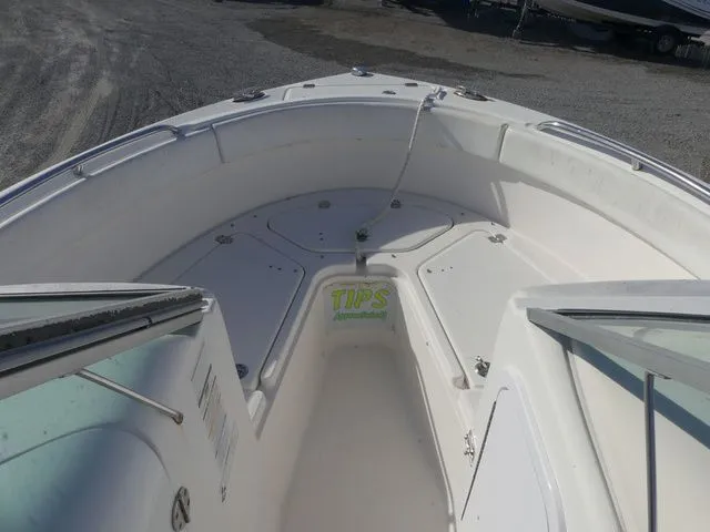 Slide: The Image of Robalo R227 Dual Console 2015 - 9