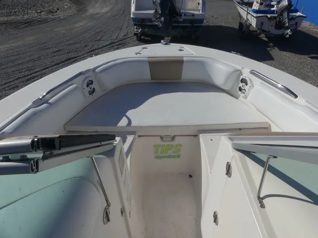 Slide: The Image of Robalo R207 Dual Console 2016 - 12