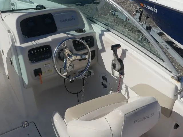 Slide: The Image of Robalo R207 Dual Console 2016 - 14