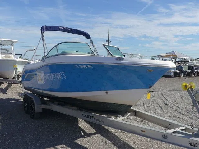 Slide: The Image of Robalo R207 Dual Console 2016 - 3