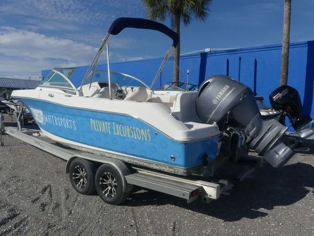 Slide: The Image of Robalo R207 Dual Console 2016 - 6