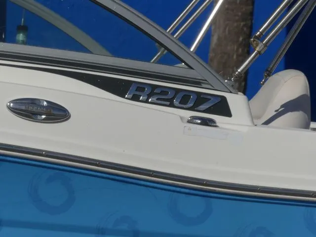 Slide: The Image of Robalo R207 Dual Console 2016 - 8