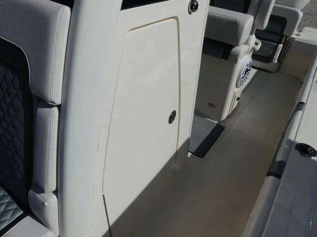 Slide: The Image of Shearwater 270 SS Open Carolina 2026 - 24