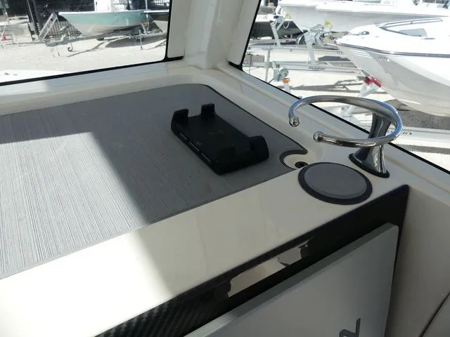 Slide: The Image of Shearwater 270 SS Open Carolina 2026 - 26