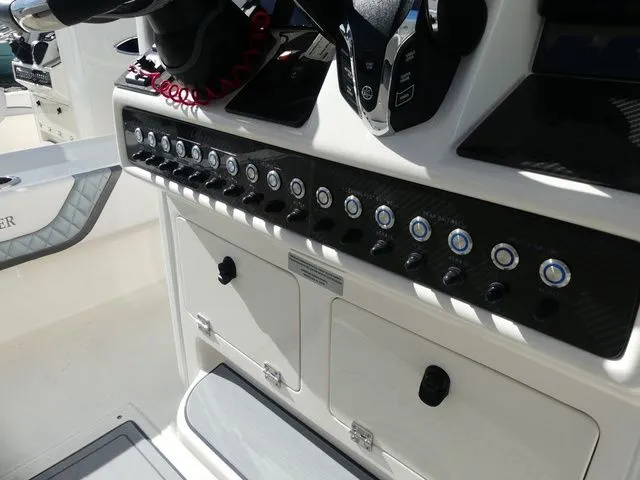 Slide: The Image of Shearwater 270 SS Open Carolina 2026 - 27