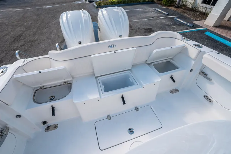 Slide: The Image of Sea Hunt Ultra 285 FS 2026 - 12