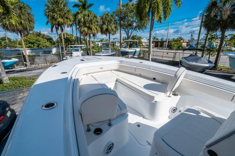 Slide: The Image of Sea Hunt Ultra 285 FS 2026 - 24