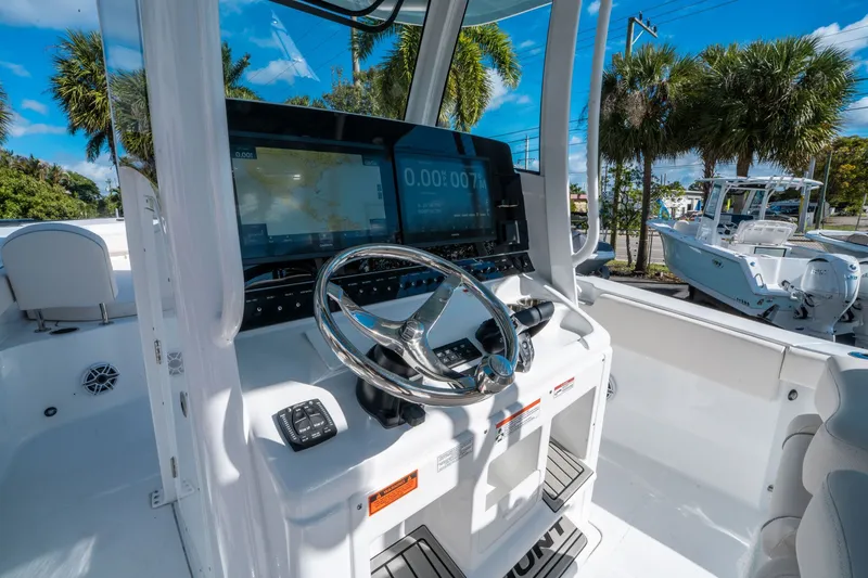 Slide: The Image of Sea Hunt Ultra 285 FS 2026 - 20