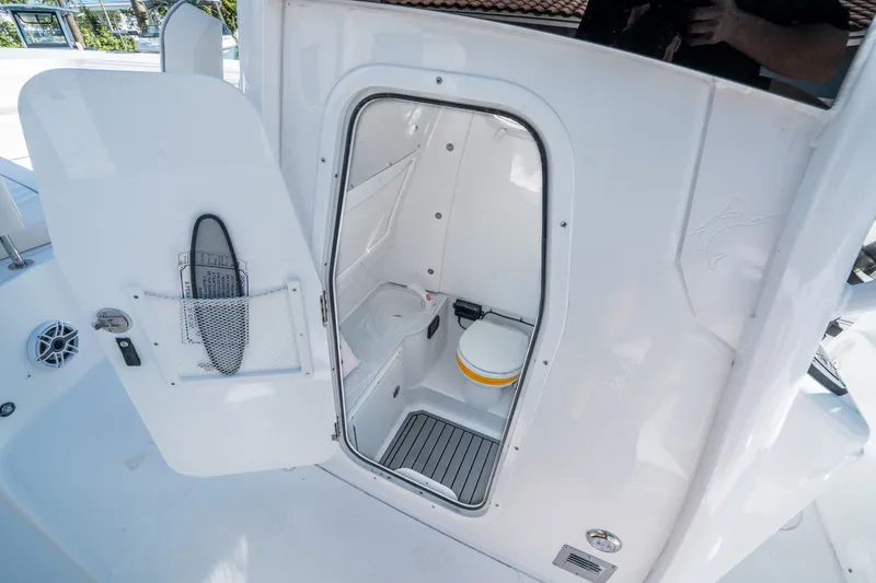 Slide: The Image of Sea Hunt Ultra 285 FS 2026 - 23