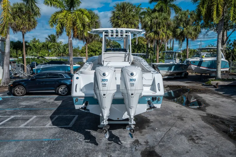 Slide: The Image of Sea Hunt Ultra 285 FS 2026 - 3