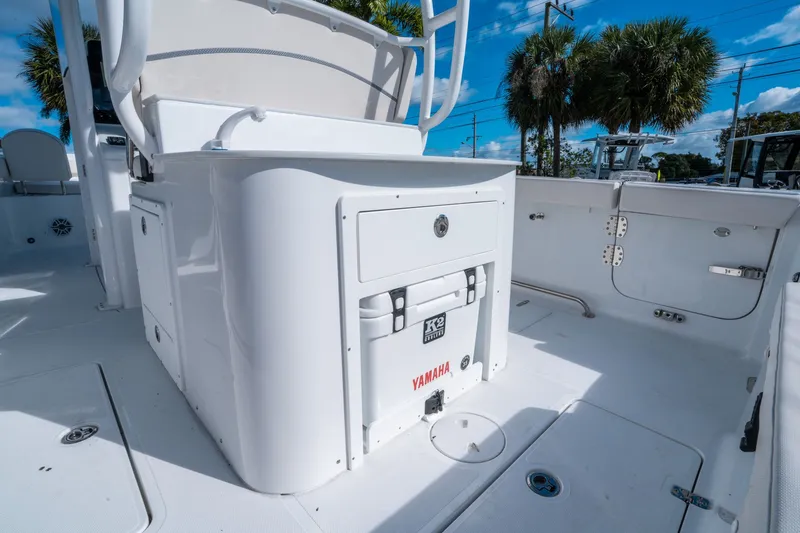 Slide: The Image of Sea Hunt Ultra 285 FS 2026 - 13